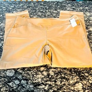 Woman’s capri work pant